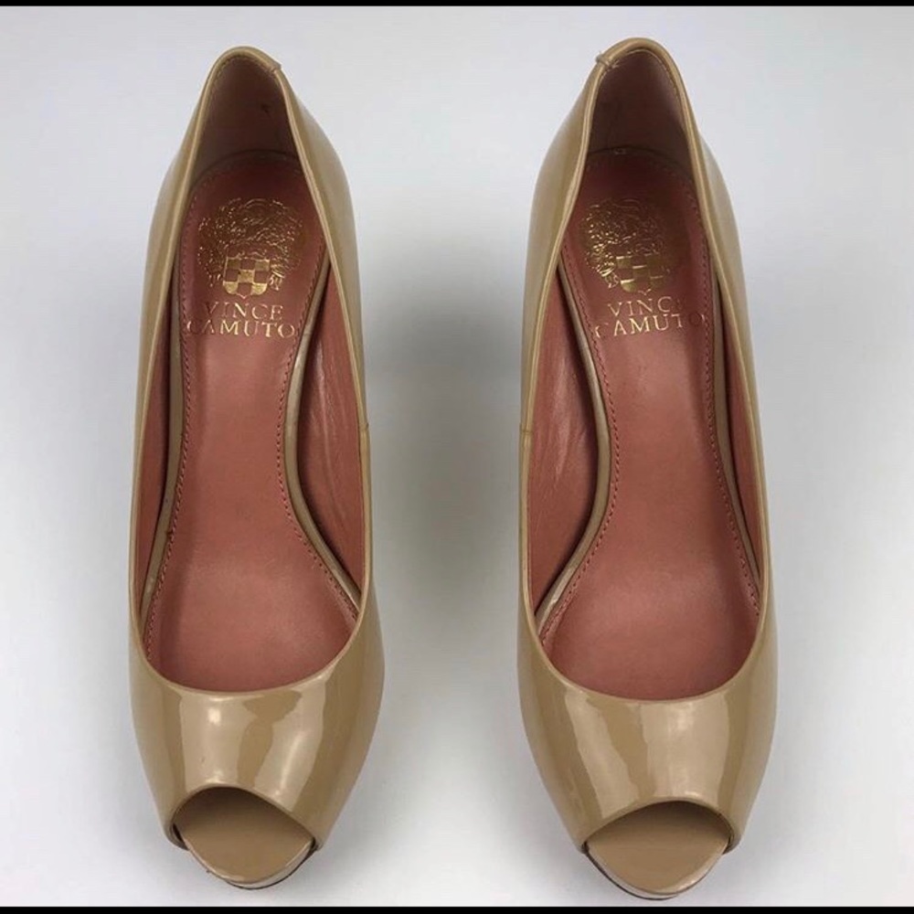VINCE CAMUTO HEELS SIZE: 5 1/2